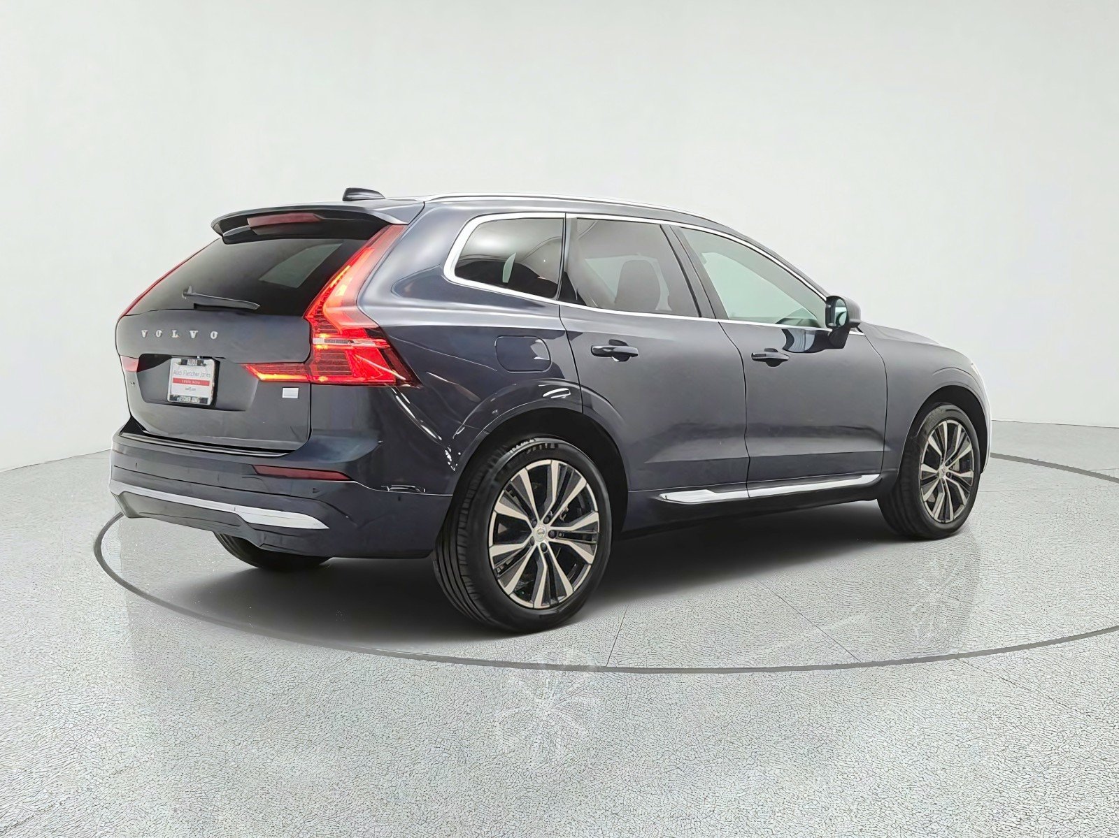 Used 2022 Denim Blue Metallic Volvo T8 eAWD PHEV Inscription Expression Extended Range image 5