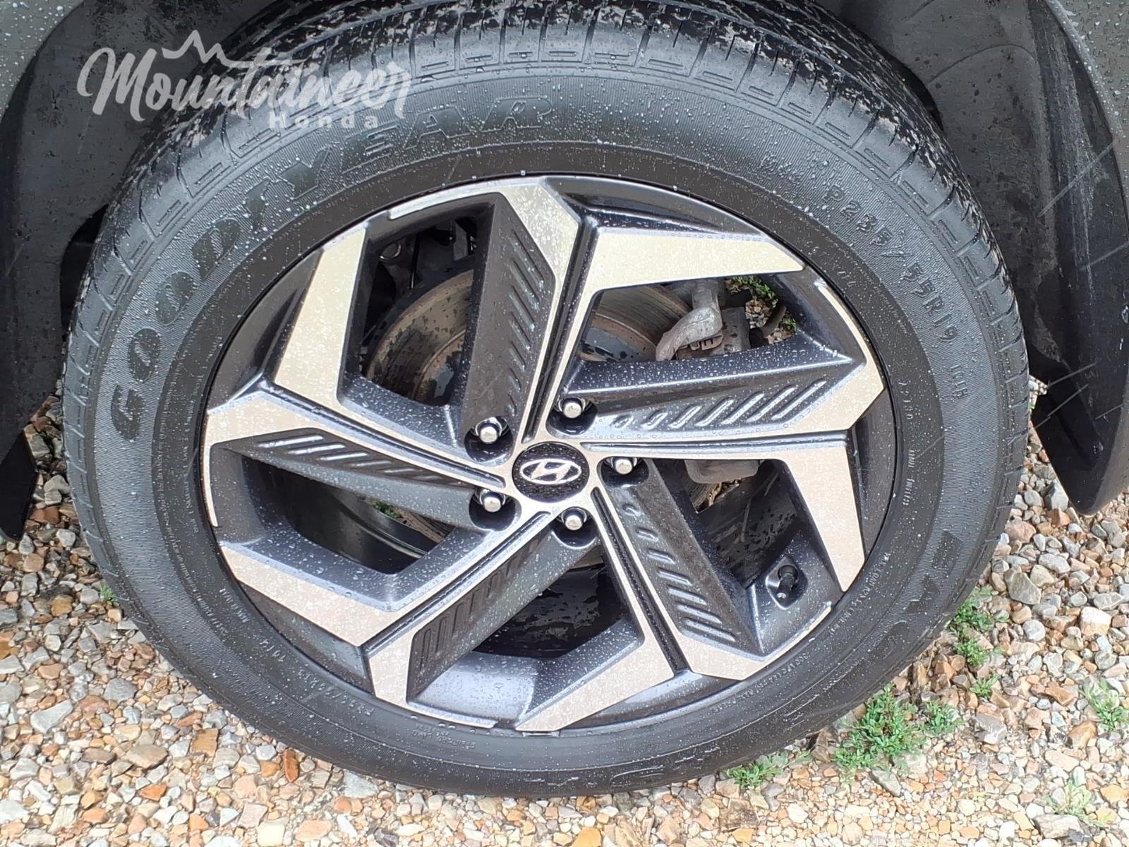 Used 2022 Phantom Black Hyundai Limited image 10