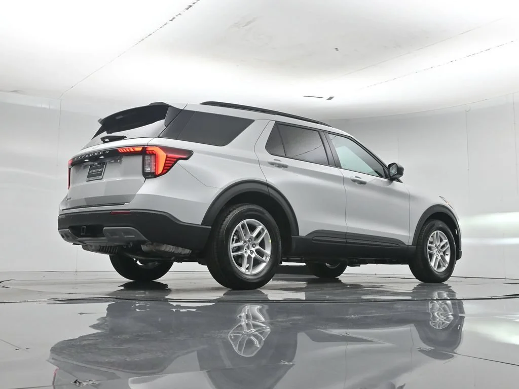 New 2027 Avalanche Gray Ford Active image 45
