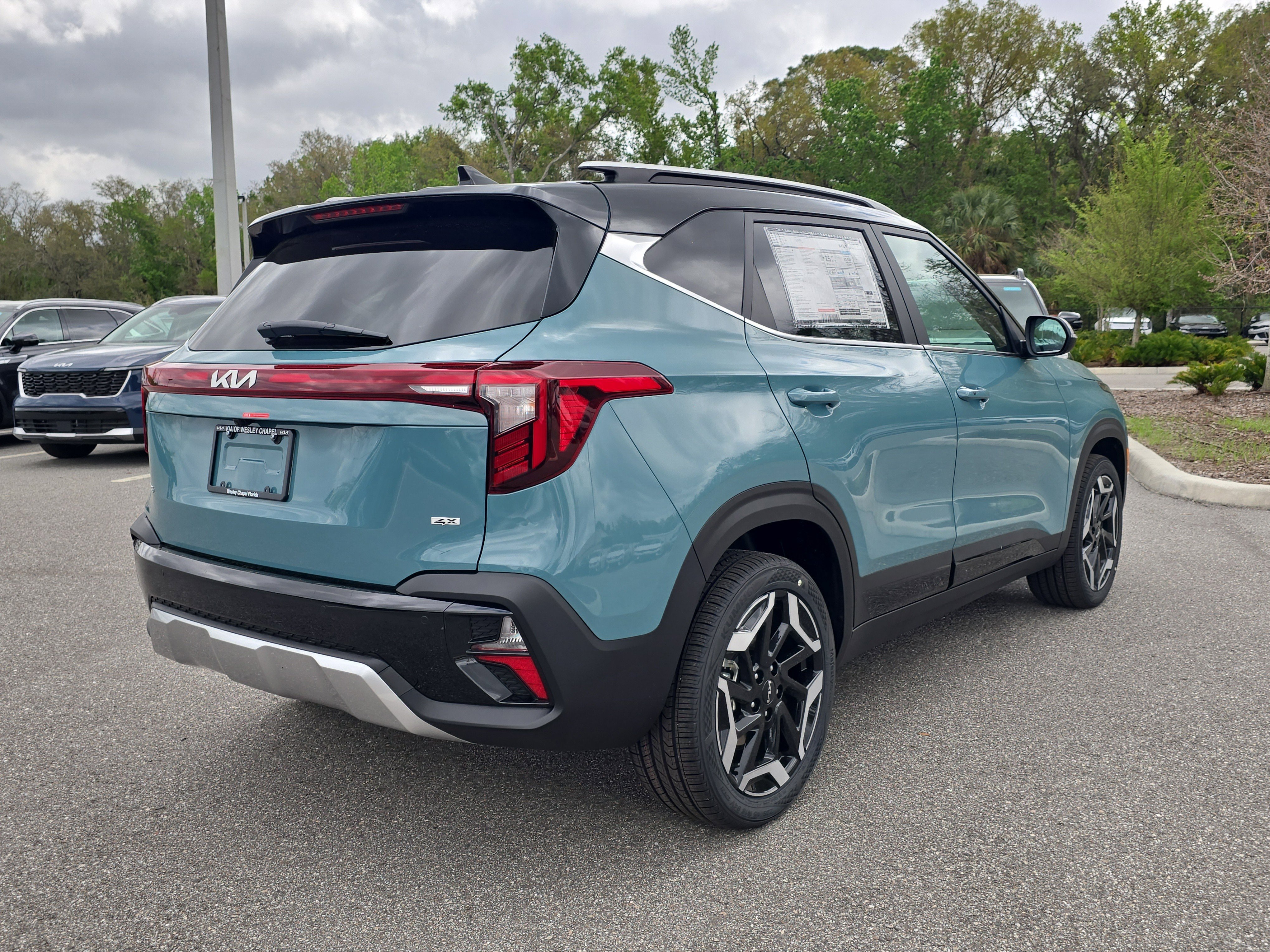 New 2026 Pluton Blue / Black Roof Kia SX image 8