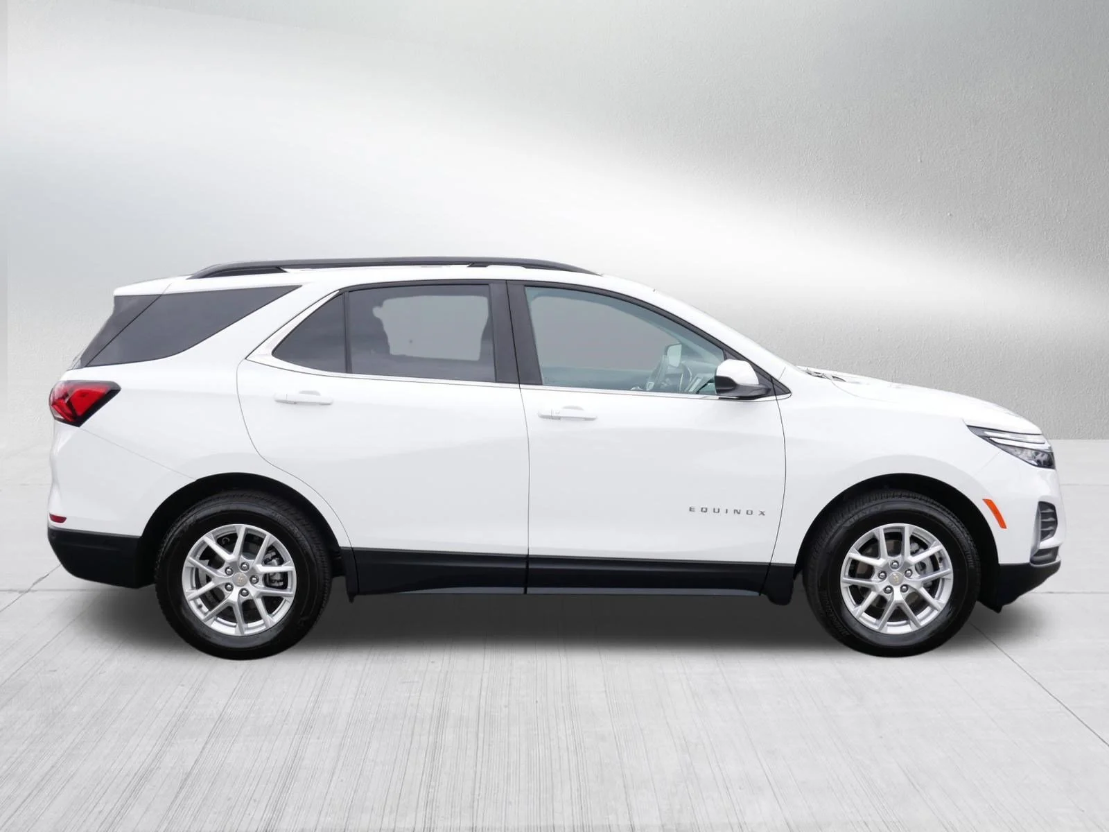 Used 2024 Summit White Chevrolet LT image 8
