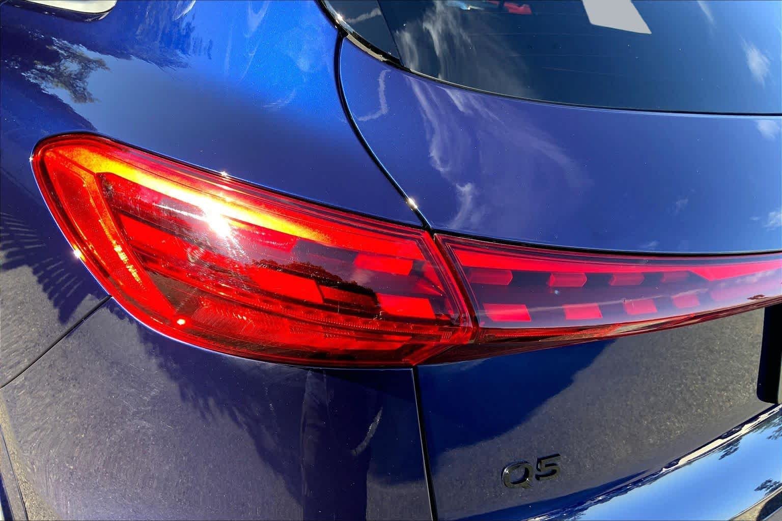 Used 2025 Navarra Blue Metallic Audi Premium image 28