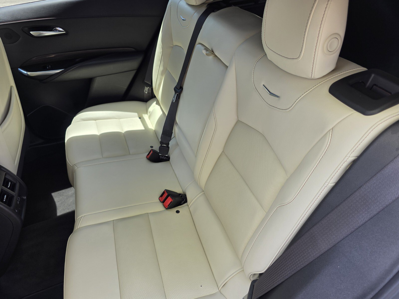 Used 2022 Crystal White Tricoat Cadillac FWD Sport image 17