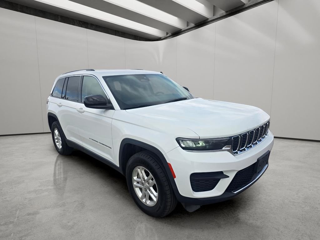 Used 2024 Bright White Clearcoat Jeep Laredo image 7