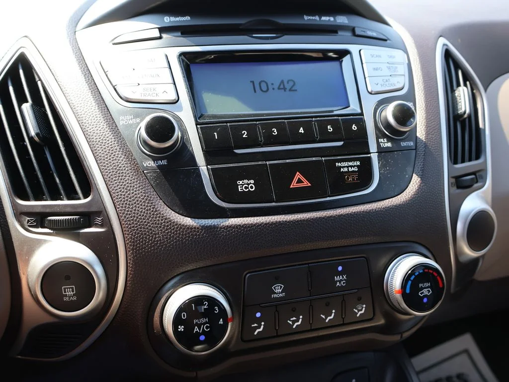 Used 2013 Garnet Red Hyundai GLS image 31