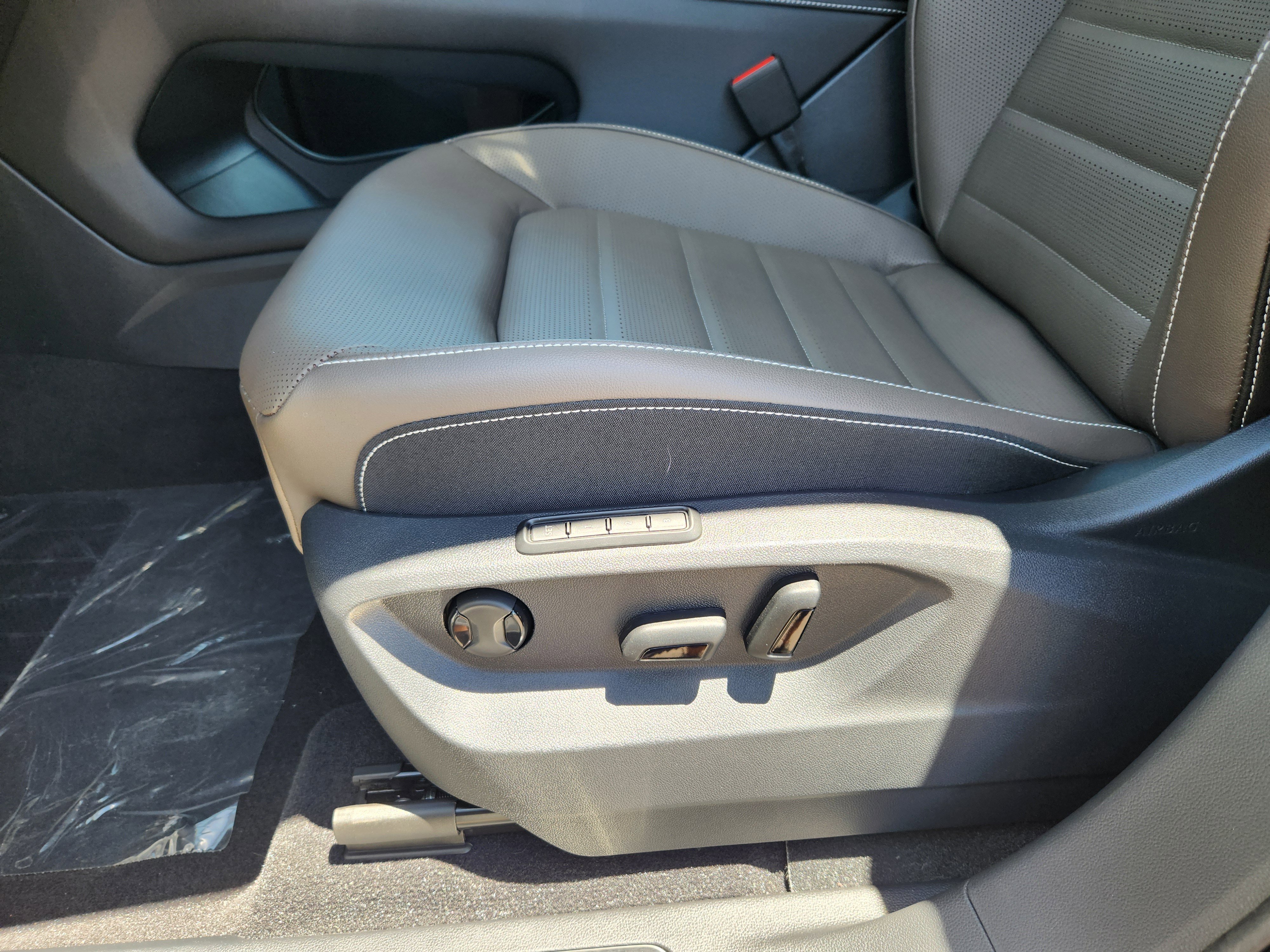 New 2026 White Volkswagen 2.0T SEL image 13