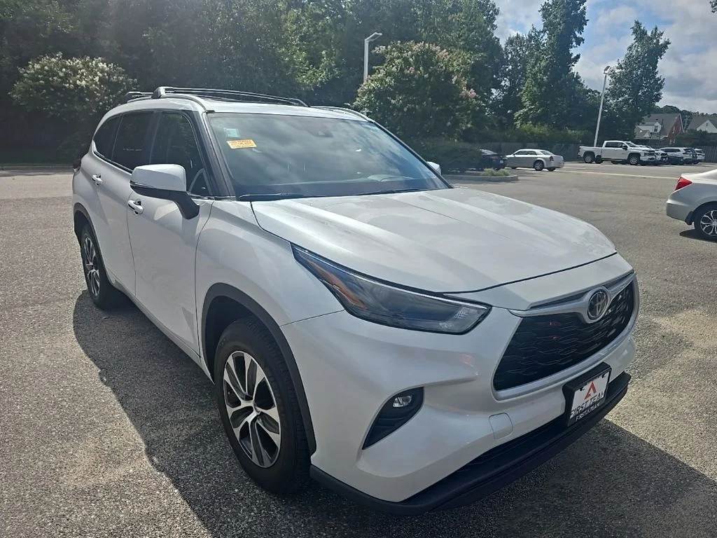 Used 2024 Beige Toyota XLE image 3