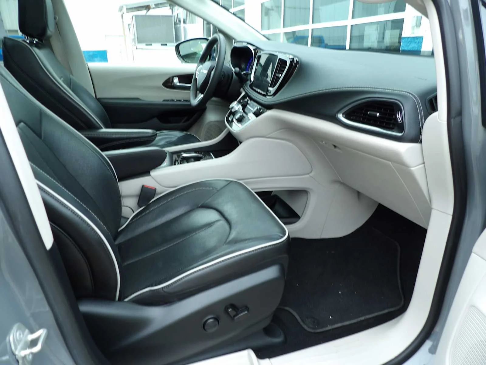 2023 Chrysler Pacifica Limited - Photo 13