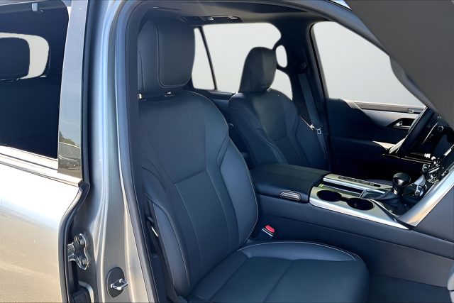 Used 2023 Silver Lexus 600 F SPORT image 26