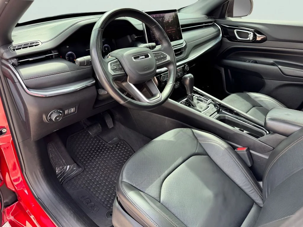 Used 2022 Red Jeep Limited image 9