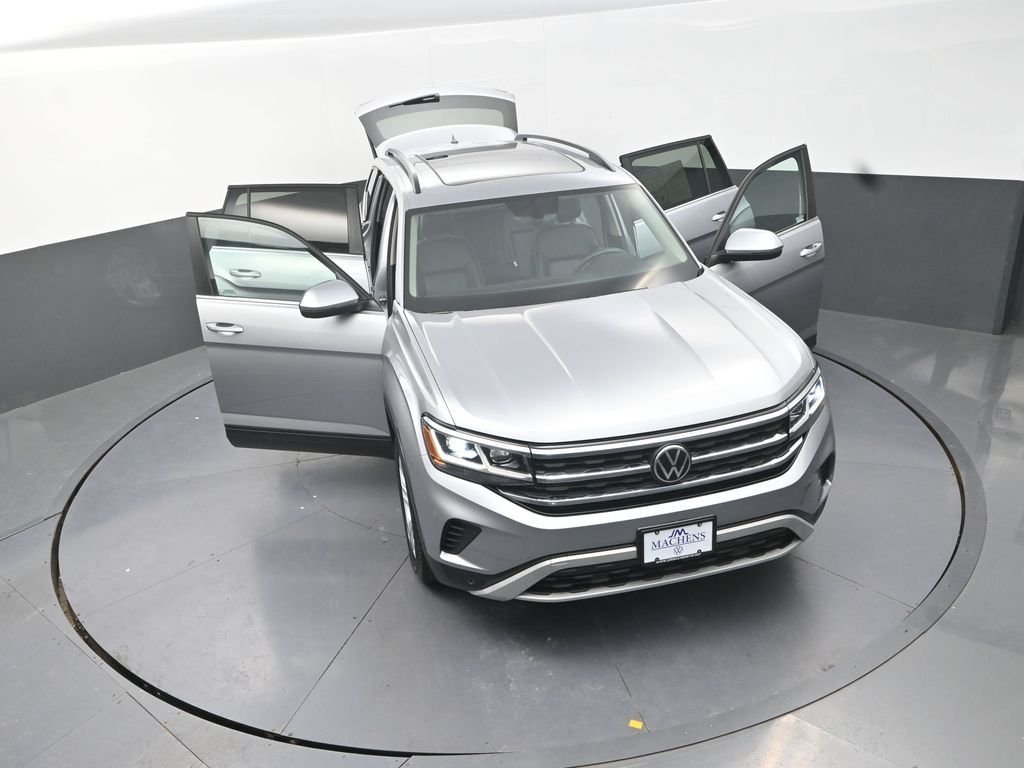 Used 2023 Silver Volkswagen 2.0T SE w/Technology image 33