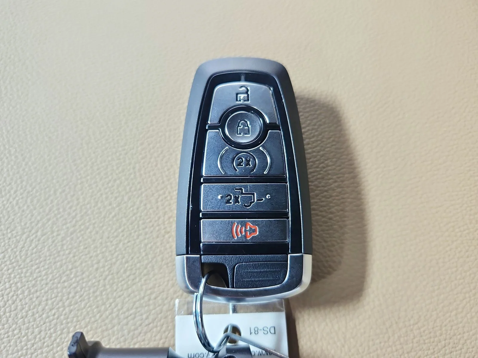 New 2026 Glacier Gray Metallic Tri-Coat Ford F-250® Lariat® image 38