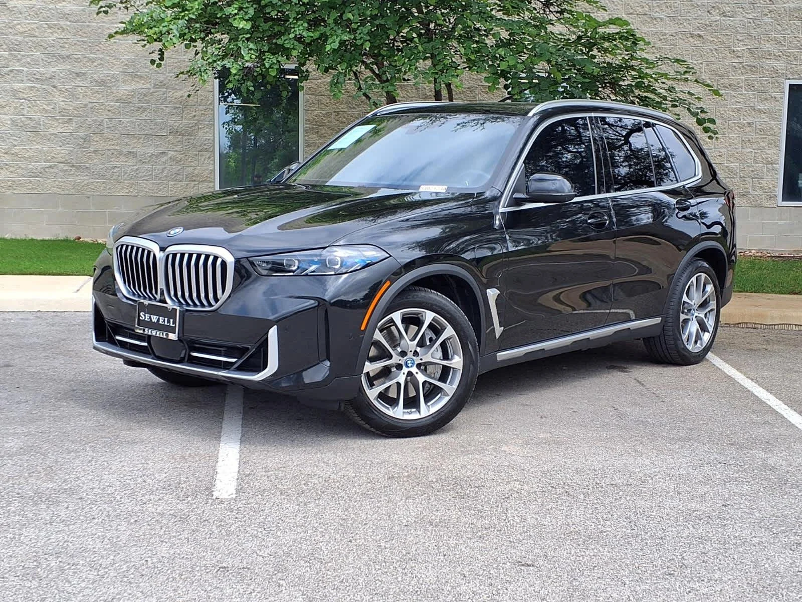 2025 BMW X5 xDrive50e's photo