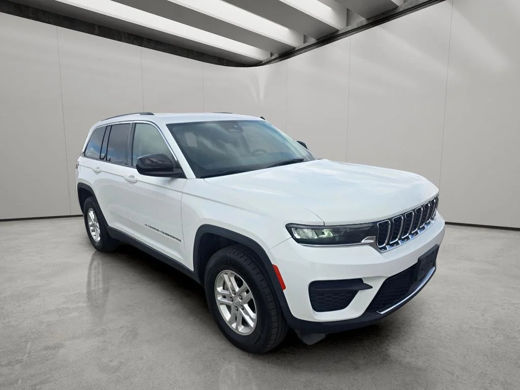 Used 2024 Bright White Clearcoat Jeep Laredo image 7