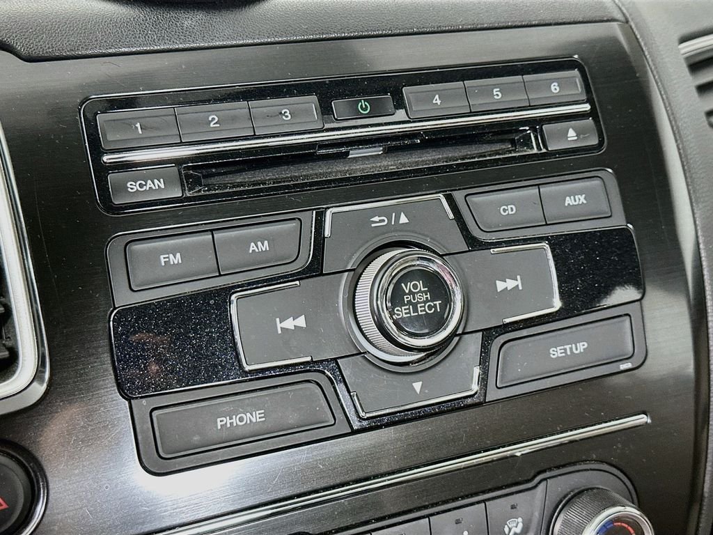 Used 2013  Honda LX image 15