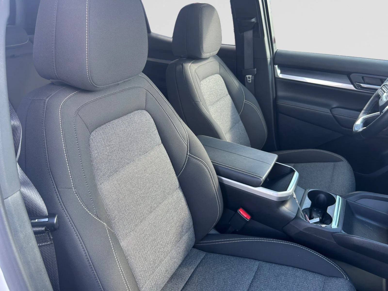 Used 2026 White GMC AWD Elevation image 11