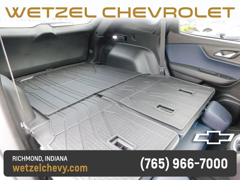 Used 2025 Gray Chevrolet RS image 27
