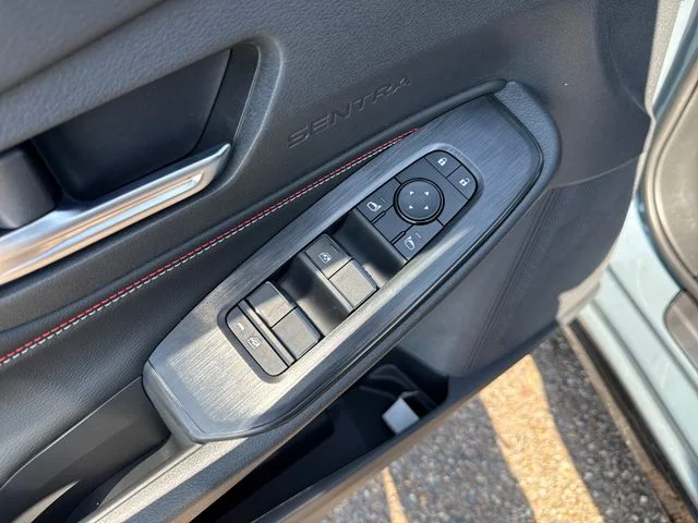 New 2027 Atlantic Gray Metallic / Super Black Two-tone Nissan SR image 11