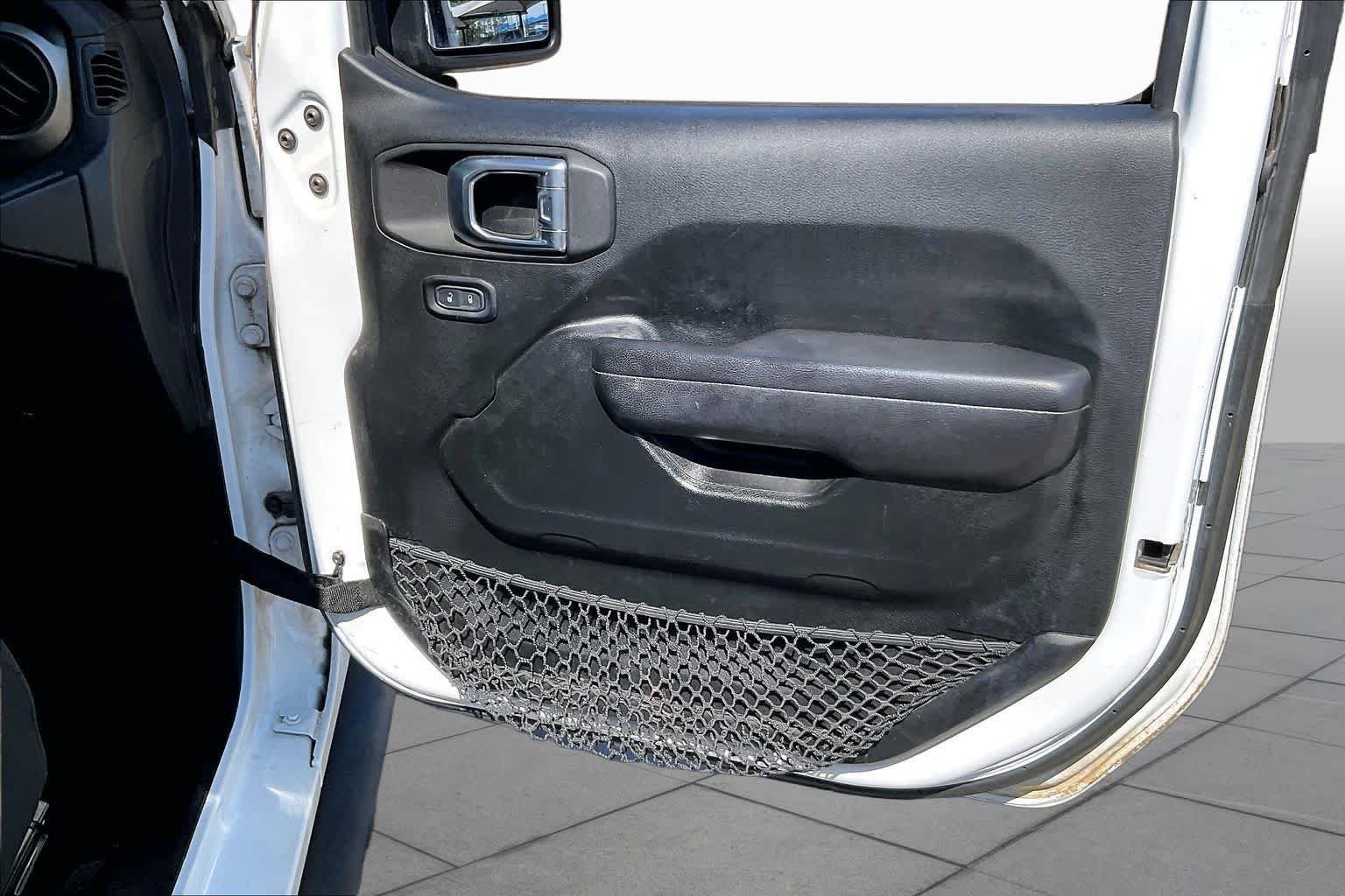 Used 2018 Bright White Clearcoat Jeep Sport S image 21