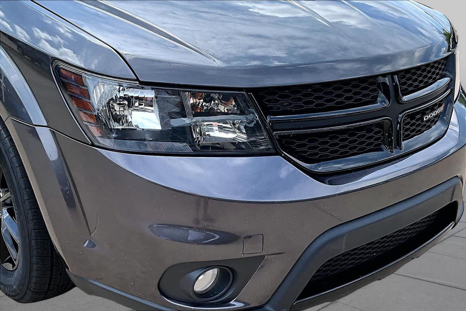 Used 2019 Granite Pearlcoat Dodge SE image 28