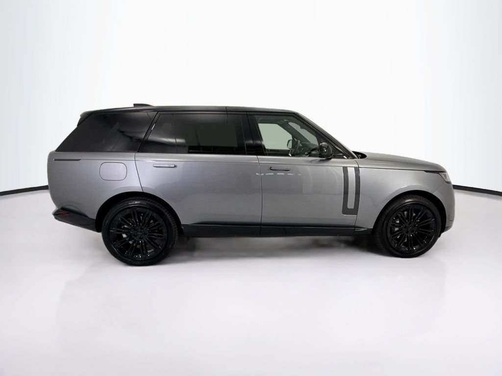 New 2026 Eiger Grey Land Rover SE image 4