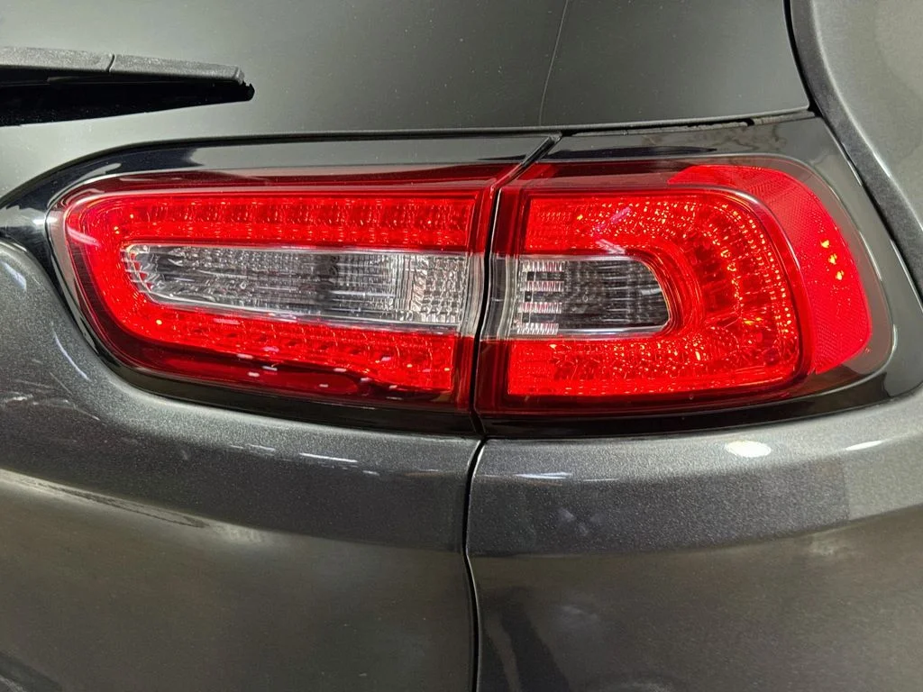 Used 2016 Gray Jeep Limited image 34
