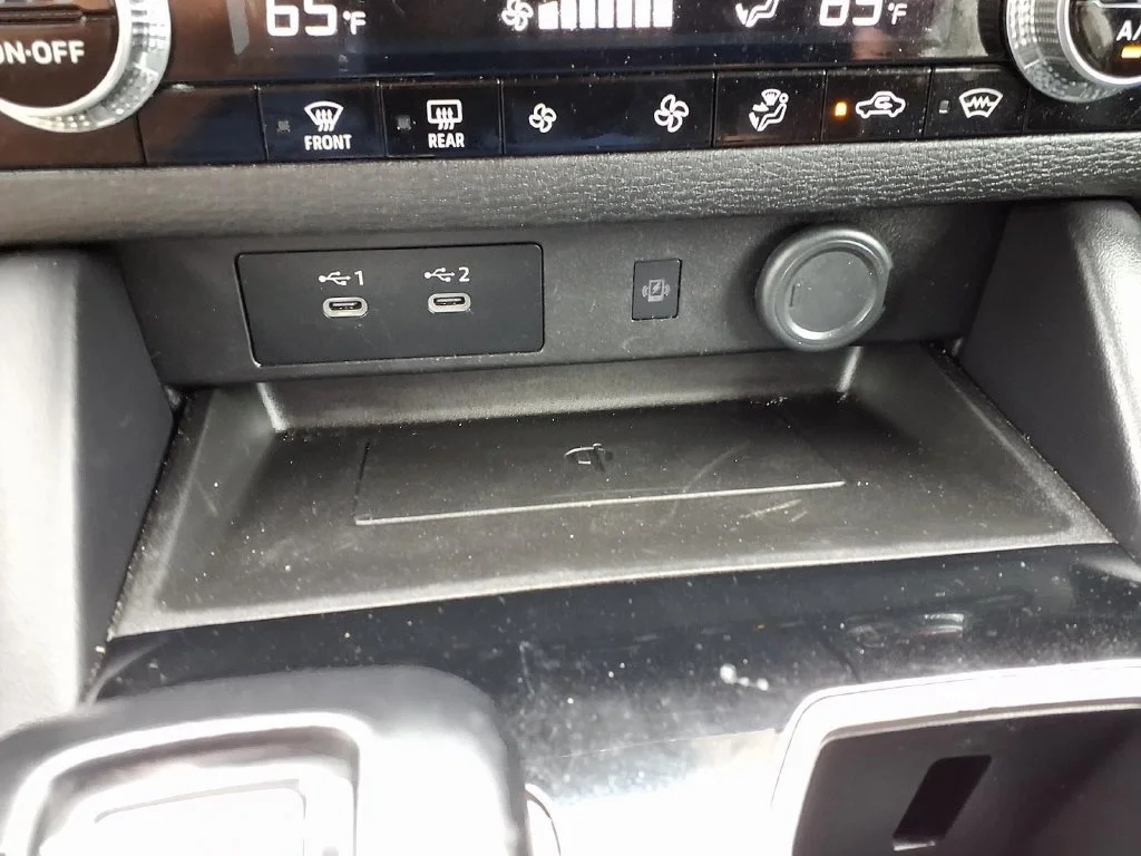 Used 2025 Black Mitsubishi  image 11