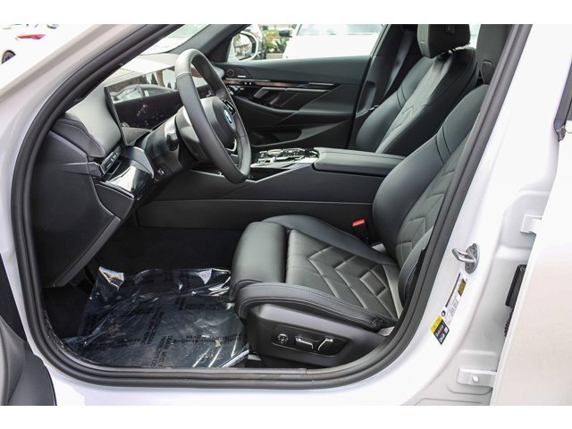 New 2026 Mineral White Metallic BMW eDrive40 image 17