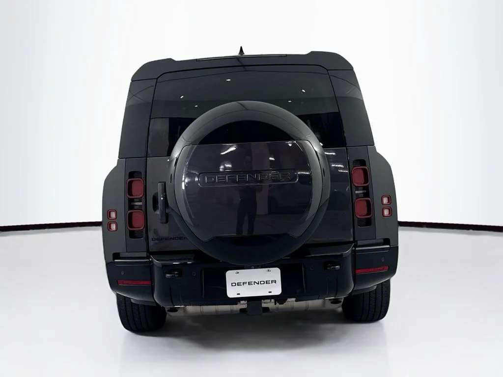 Used 2025 Gray Land Rover X-Dynamic SE image 6