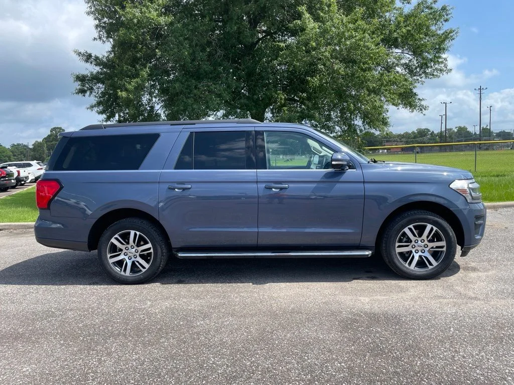 Used 2023 Blue Ford XLT image 9