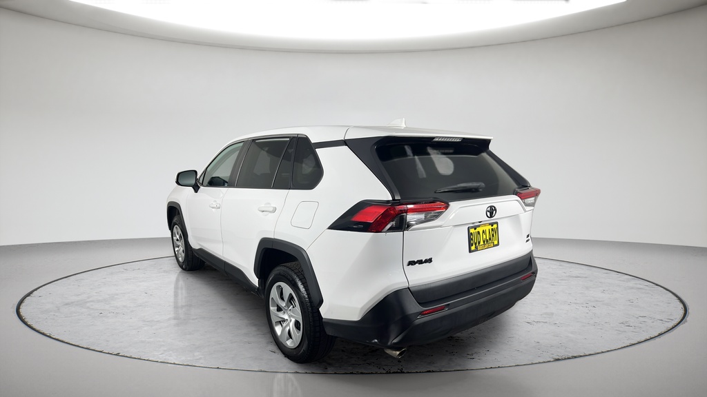 2022 Toyota RAV4 LE - Photo 7