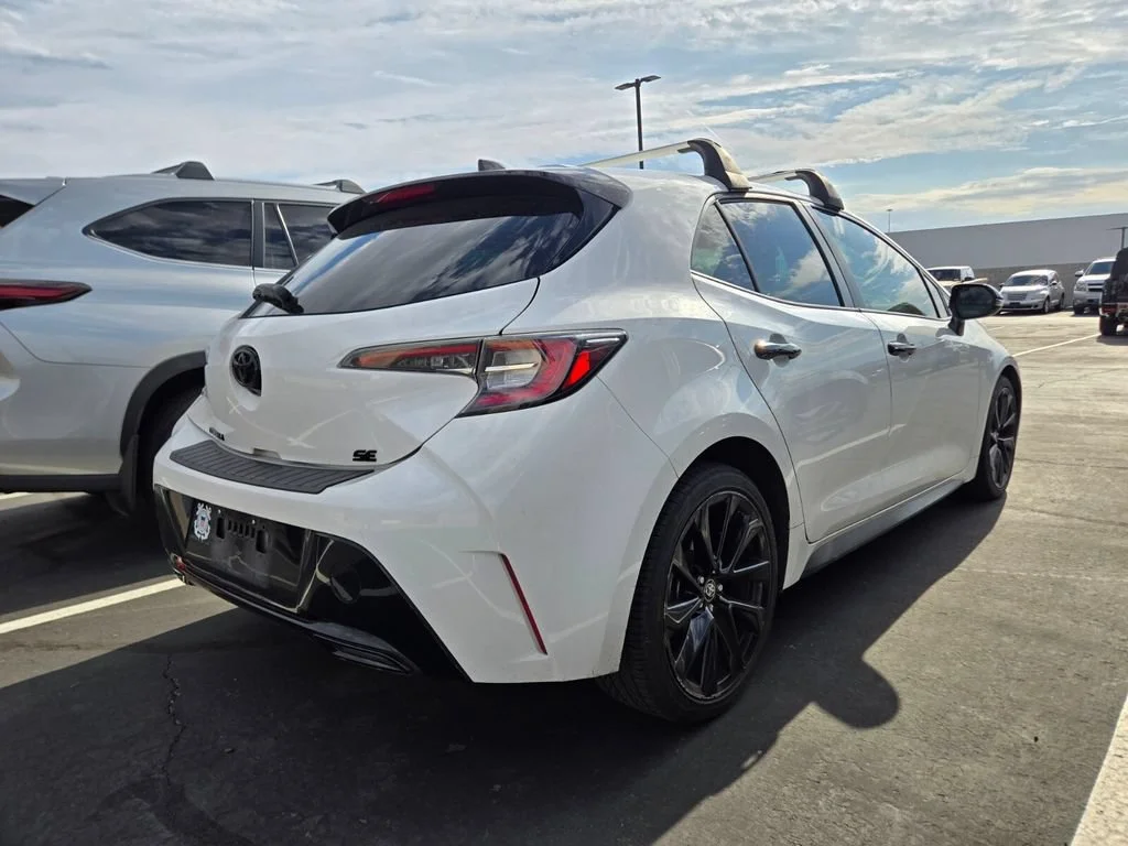 Used 2020 Super White Toyota SE image 3