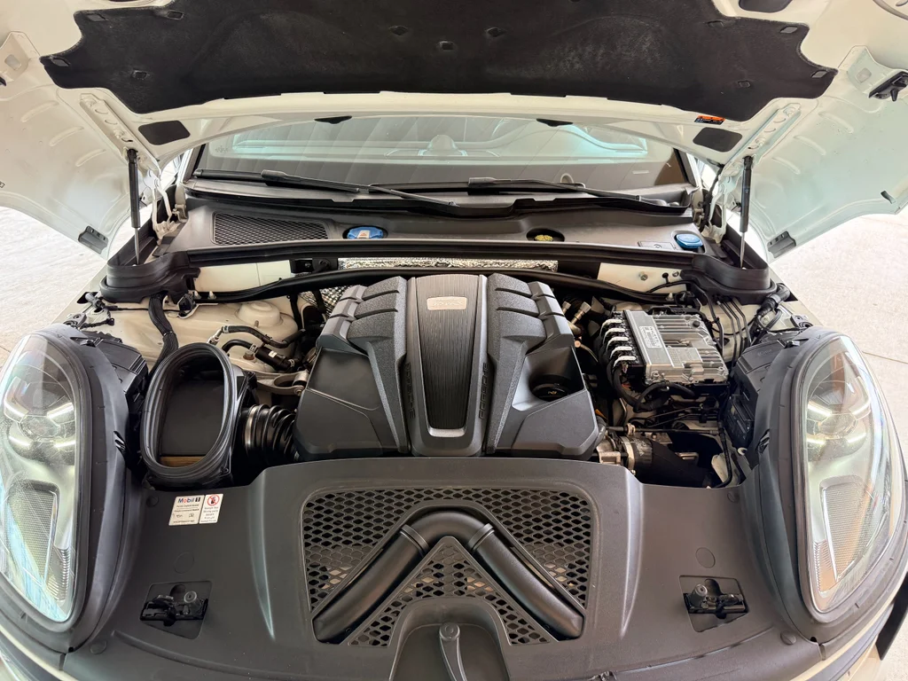Used 2019 White Porsche S image 33