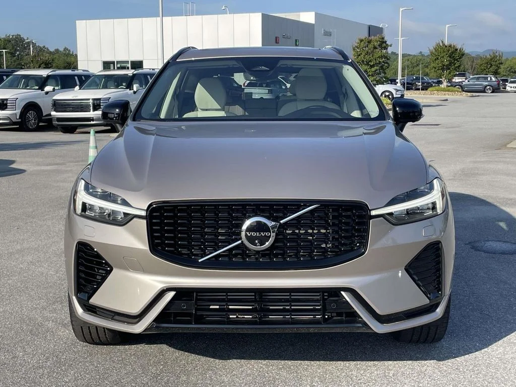 Used 2025 Bright Dusk Metallic Volvo Plus image 23
