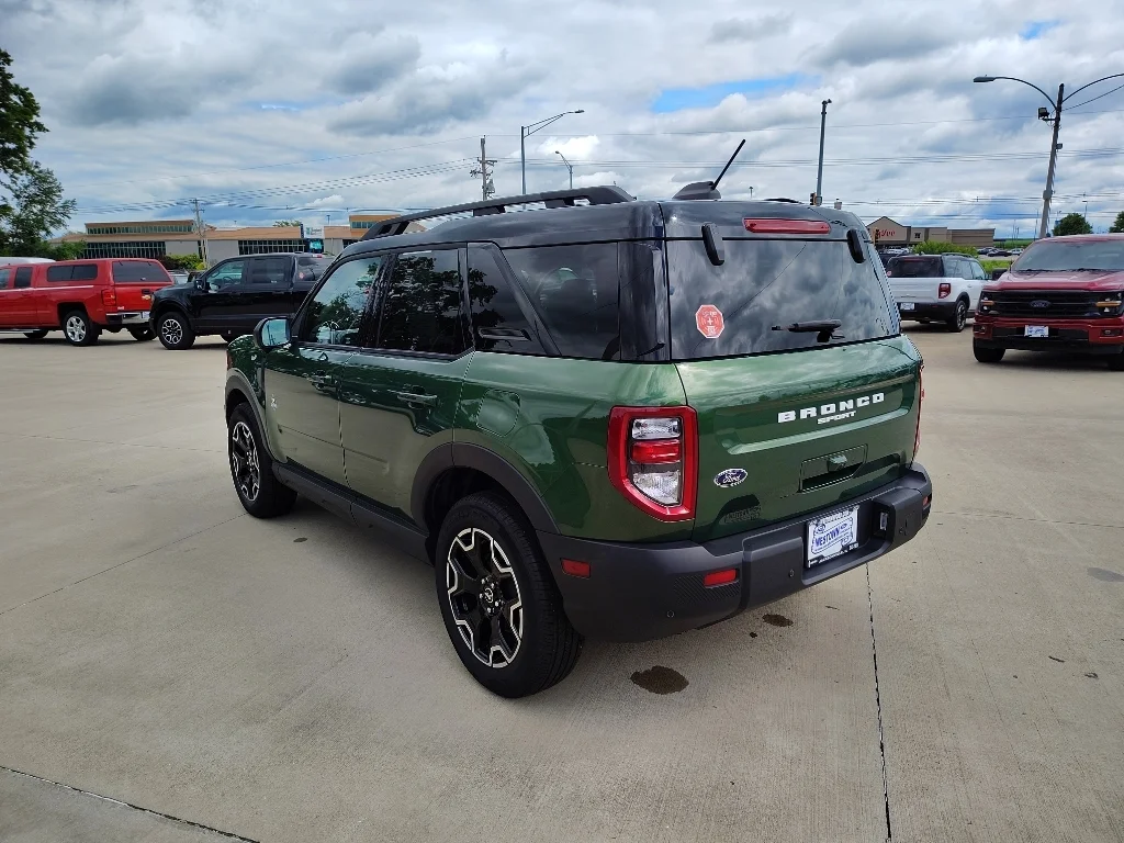 Used 2025 Eruption Green Metallic Ford Outer Banks image 7