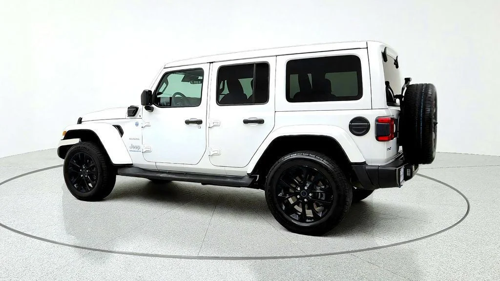 Used 2024 Bright White Clearcoat Jeep Sahara 4x4 w/ Sky One-Touch Top, Tech & Safety Pkgs image 7