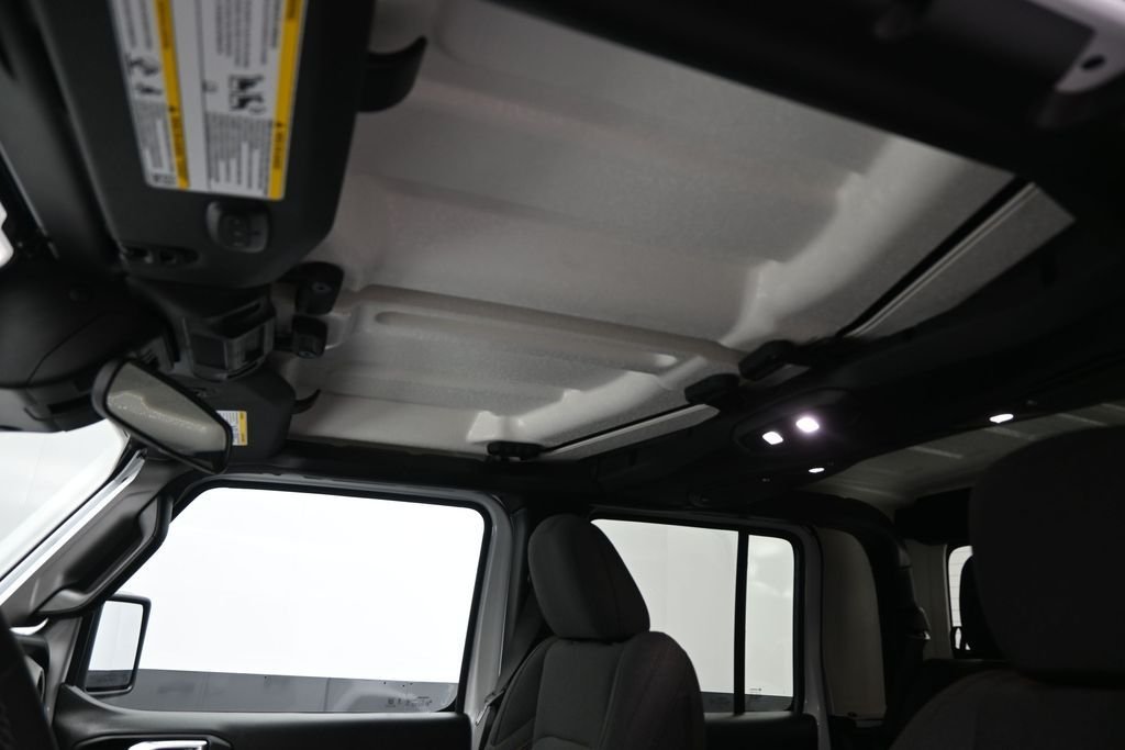 New 2026 Bright White Clear-Coat Exterior Paint Jeep Sport S image 2