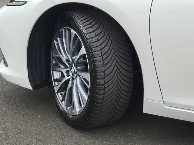 Used 2021 White Lexus 350 image 38