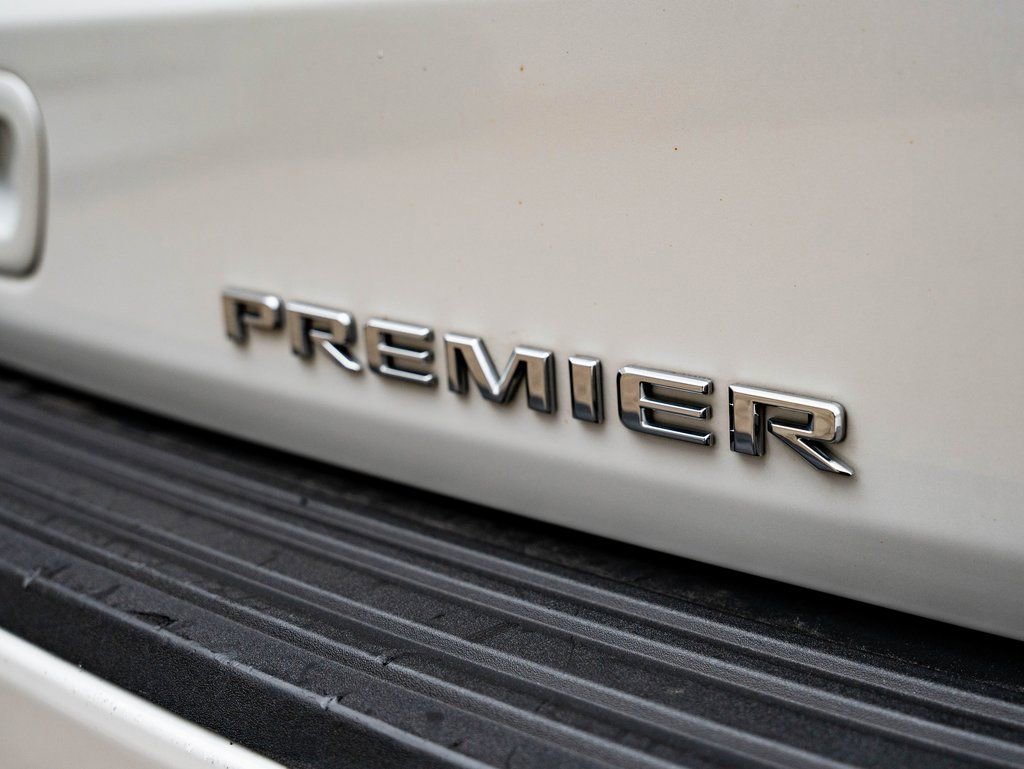 Used 2021 Iridescent Pearl Tricoat Chevrolet Premier image 19