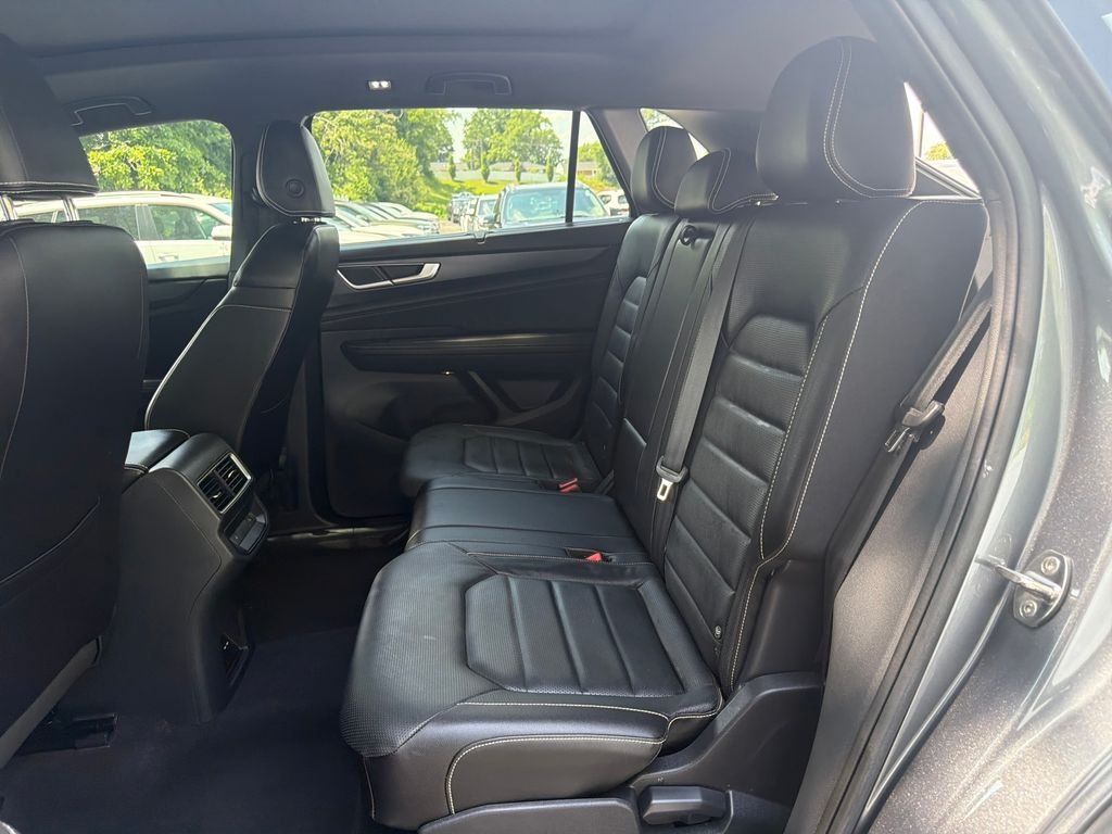 Used 2024 Gray Volkswagen 2.0T SEL R-Line image 33