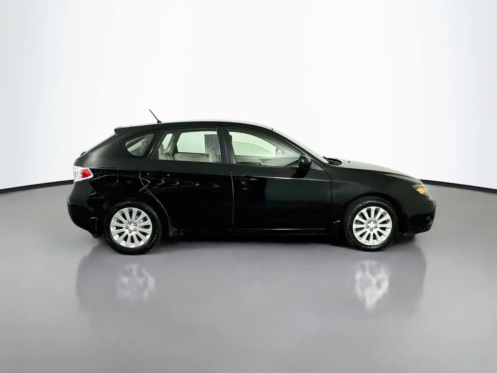 Used 2011 Obsidian Black Pearl Subaru 2.5i image 9