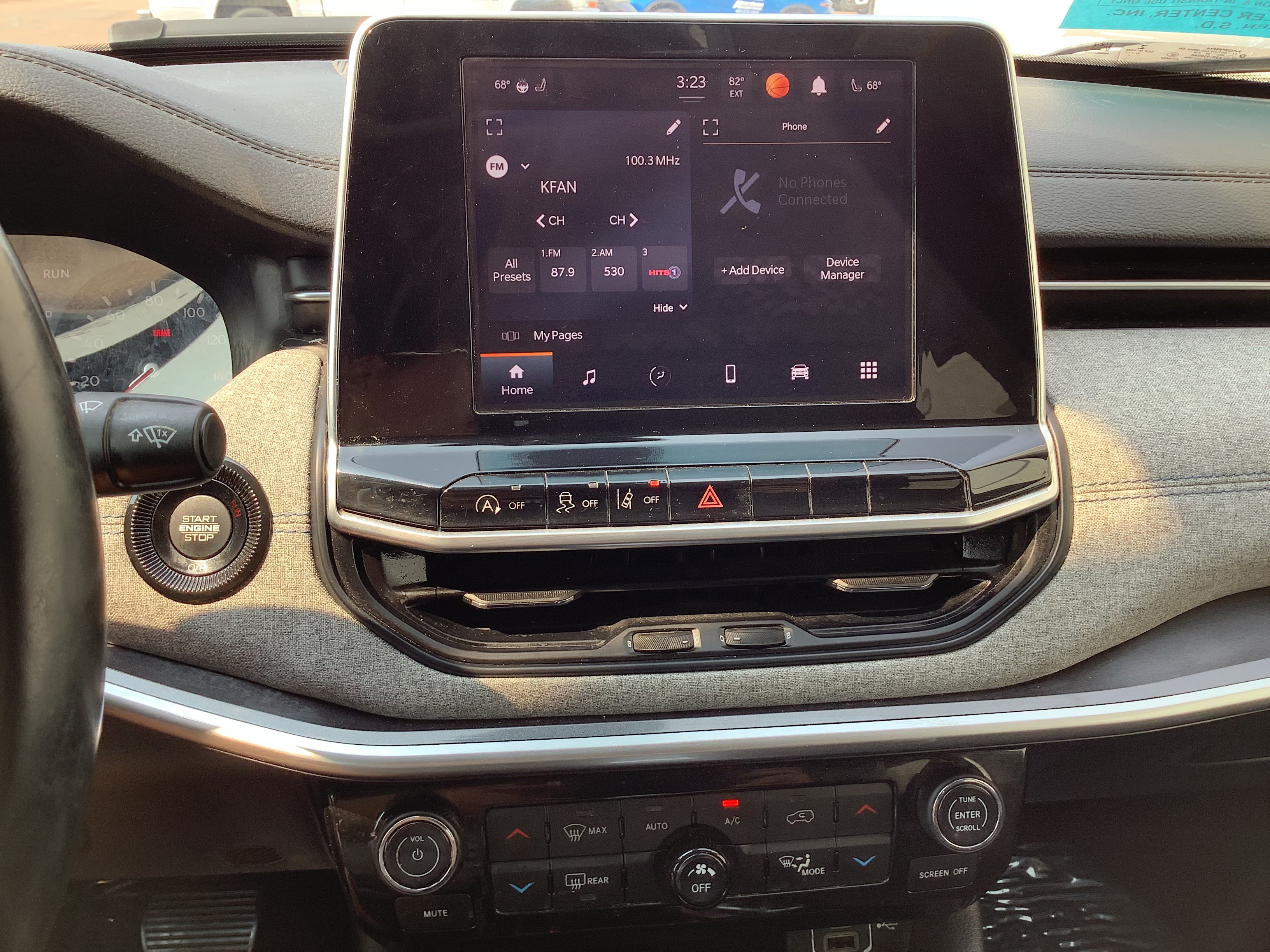 Used 2022 White Jeep Latitude image 20