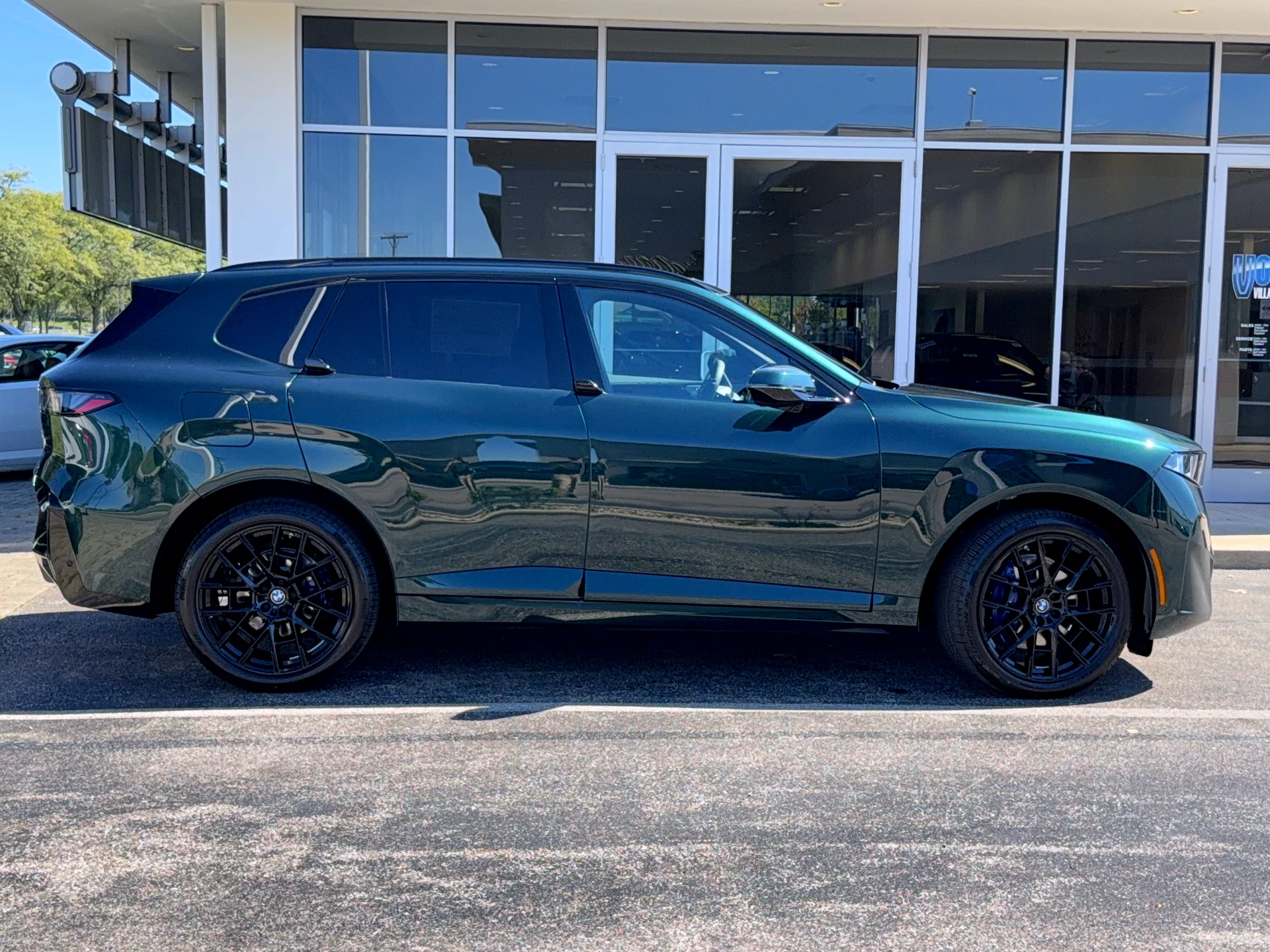 New 2027 Vancouver Green Metallic BMW 40 xDrive image 2