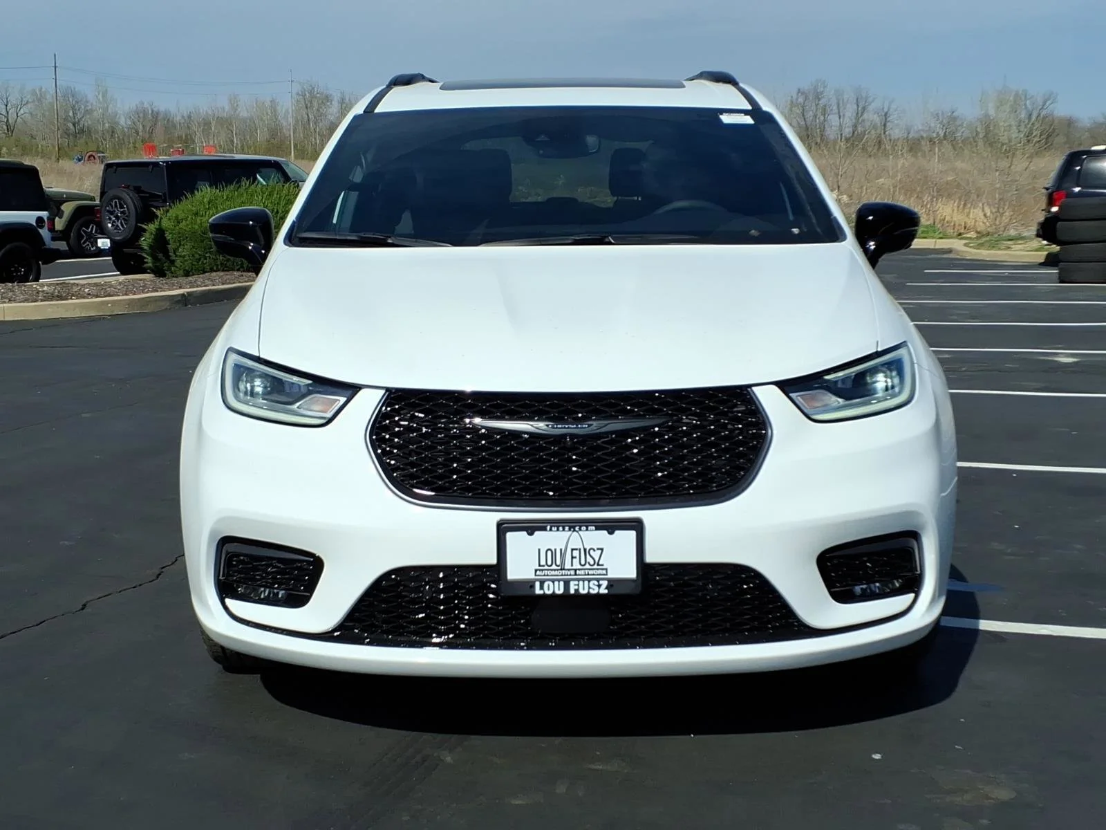 New 2026 Bright White Clear-Coat Exterior Paint Chrysler Select image 26