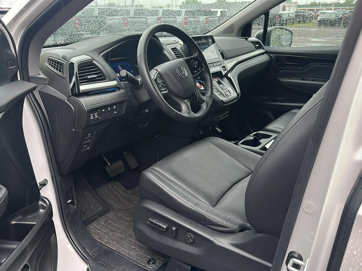 Used 2023 Platinum White Pearl Honda Touring image 9