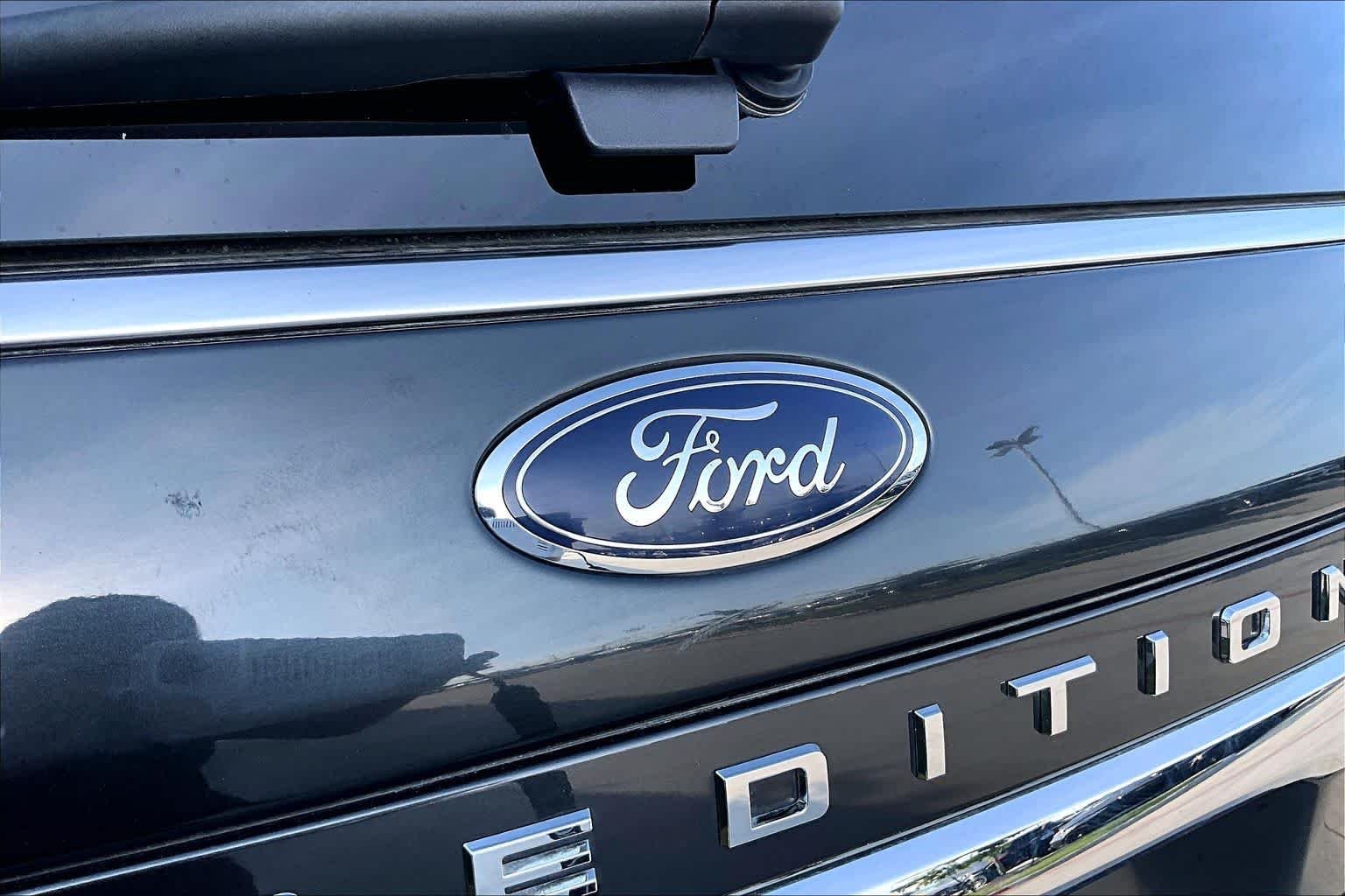Used 2022 Dark Matter Metallic Ford Limited image 10