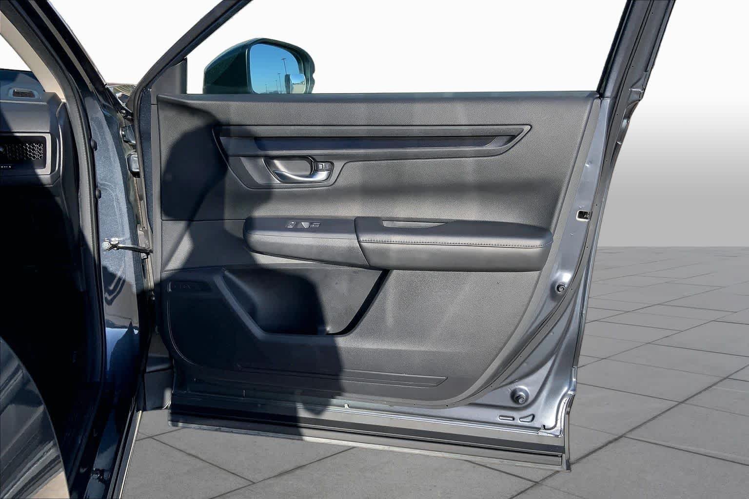Used 2025 Meteorite Gray Metallic Honda LX image 22
