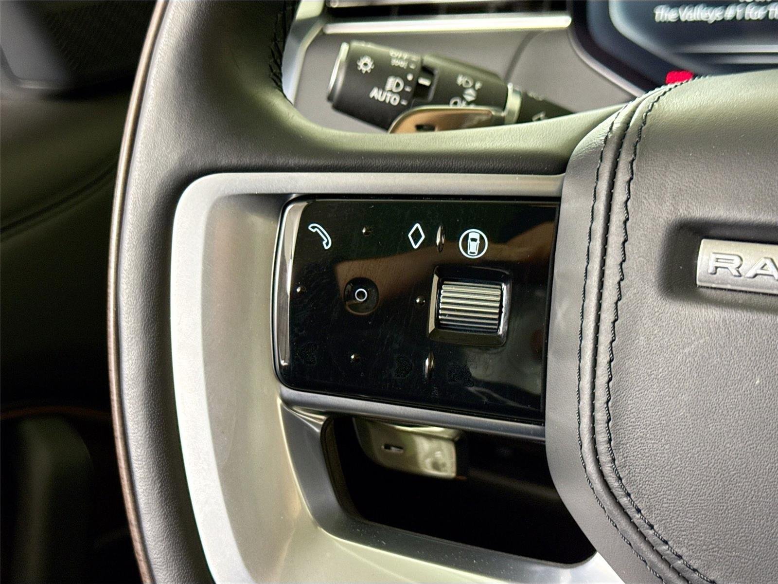 Used 2024 Ligurian Black SV Bespoke Ultra Metallic Gloss Land Rover Autobiography | Meridian 3D Sound | Rear TVs image 23