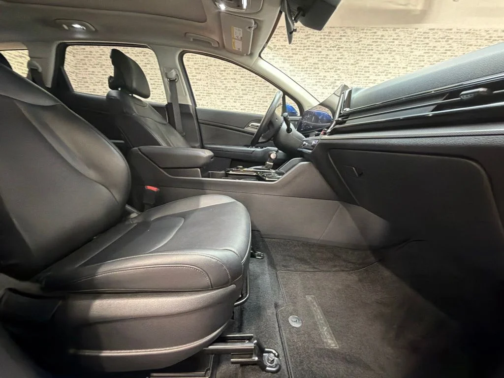 Used 2023 Sapphire Blue Kia SX image 12