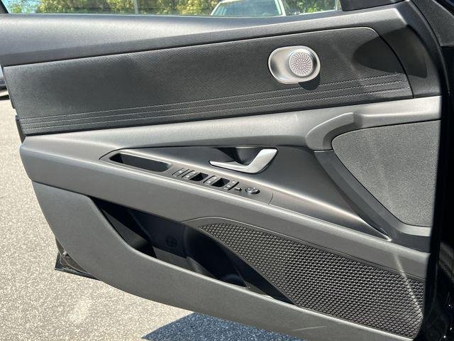 New 2026 Black Hyundai SE image 21